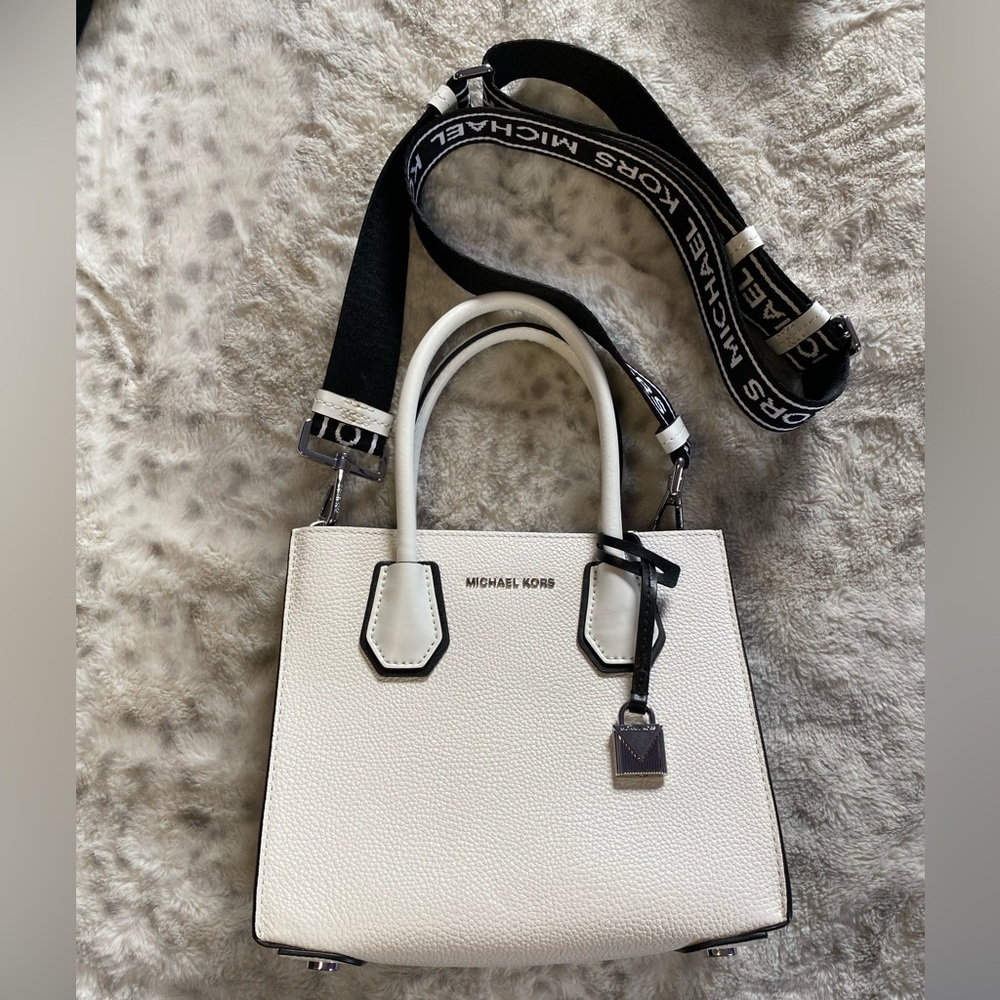 Michael Kors Mercer mini bag - Picture 3 of 8